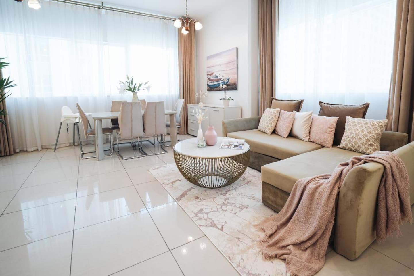 Charming Warm Suite With Amazing Views Of The City Dubaj Zewnętrze zdjęcie